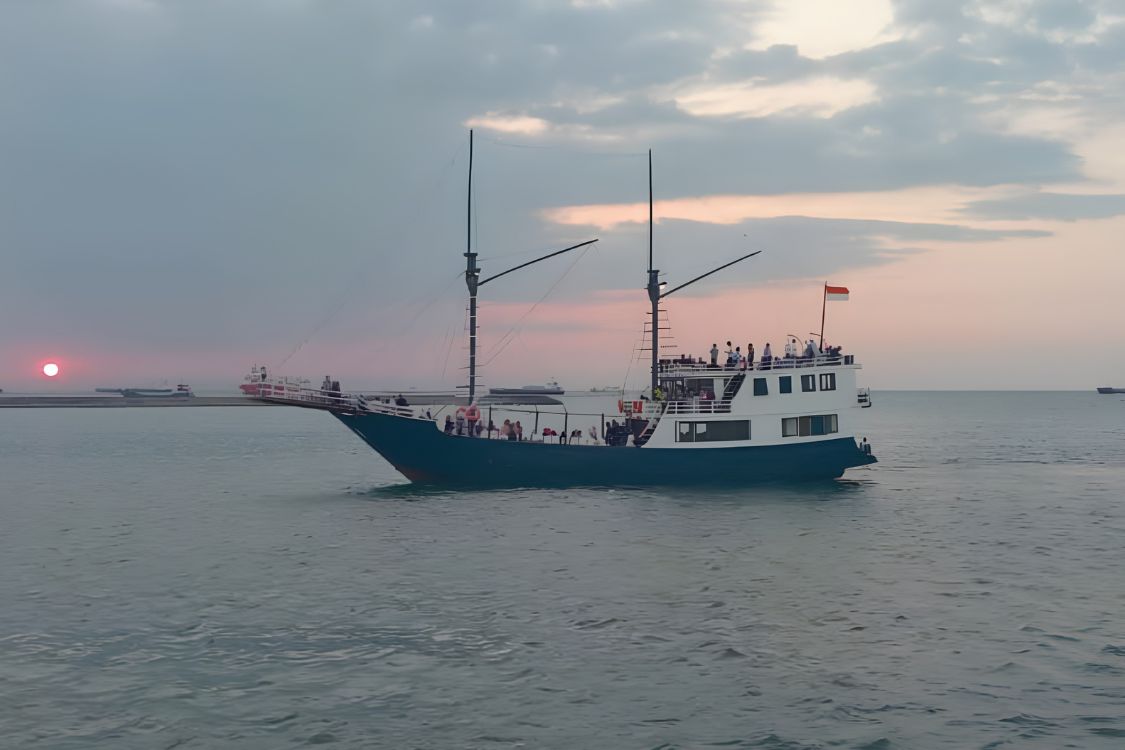 One Day Tour Pinisi - Pulau Samalona